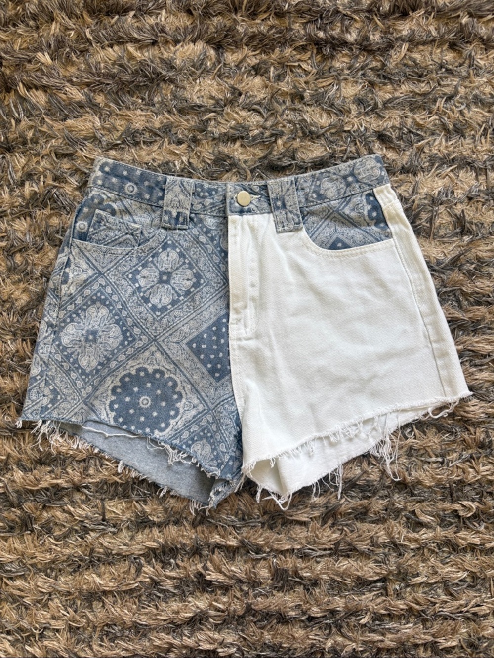 ROMWE Two-Tone Blue Bandana and White Denim High-Waist Shorts